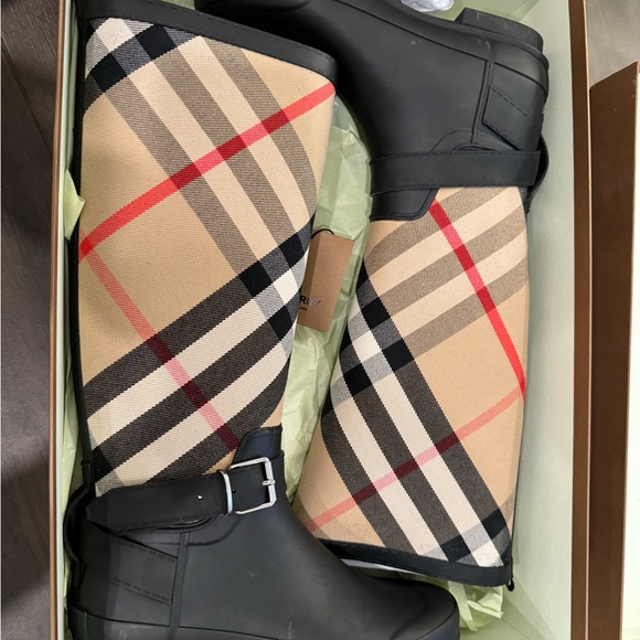 Genuine Burberry plaid rain boots. Worn once. Great condition with box. - Picture 5 of 7